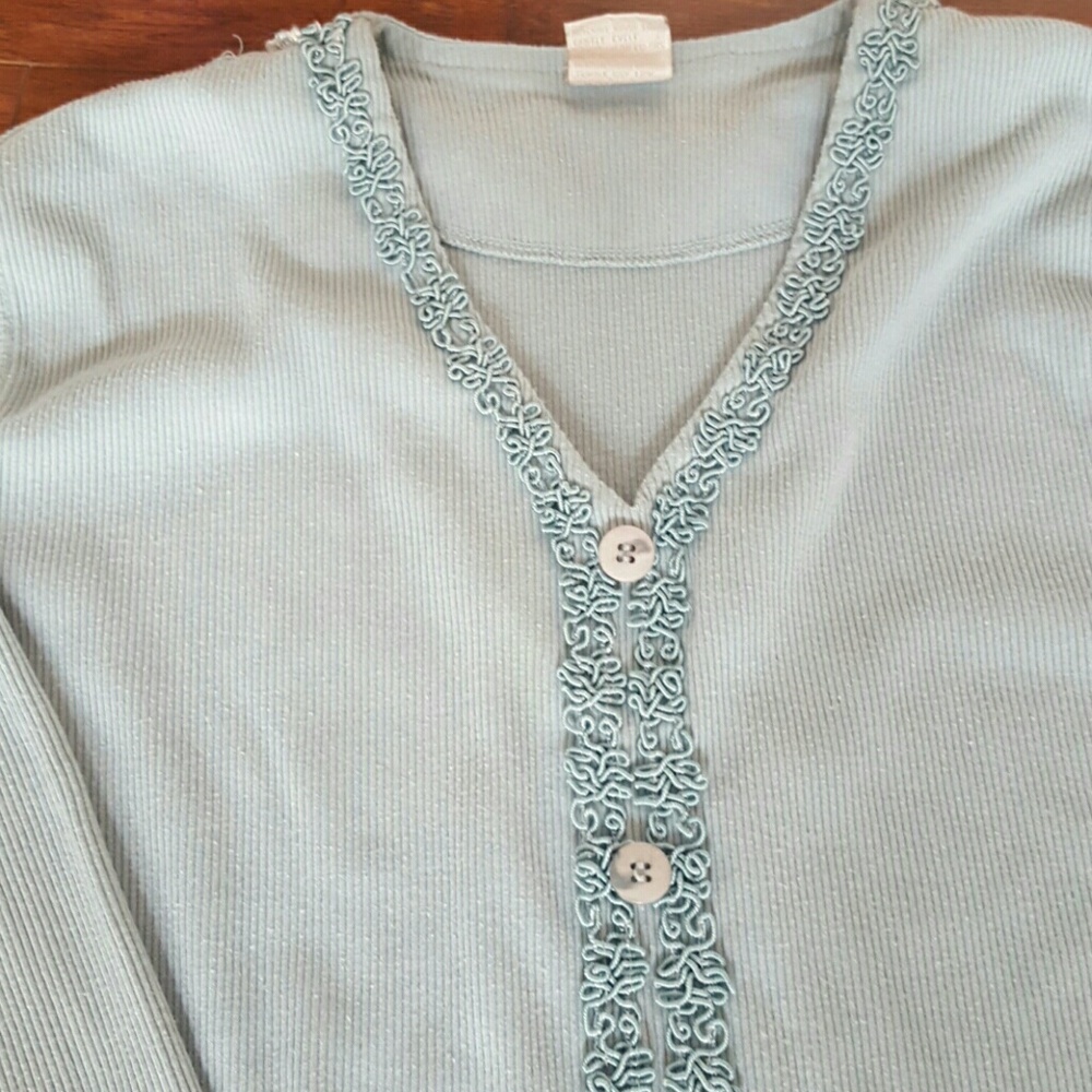 🛒 5 for $25  Beautiful light green top